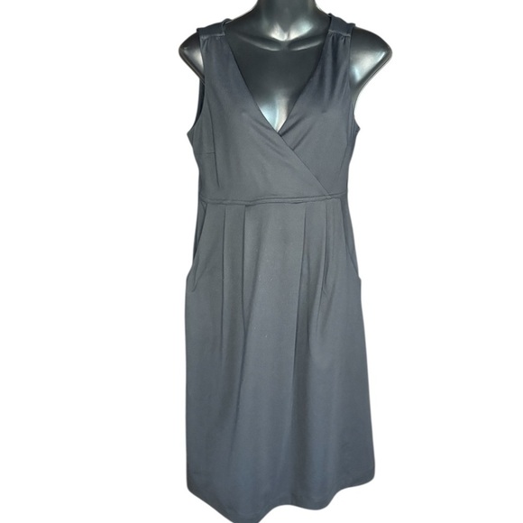 Eddie Bauer women’s BLACK Aster Crossover Tank Top
Dress size small preloved - Picture 4 of 10